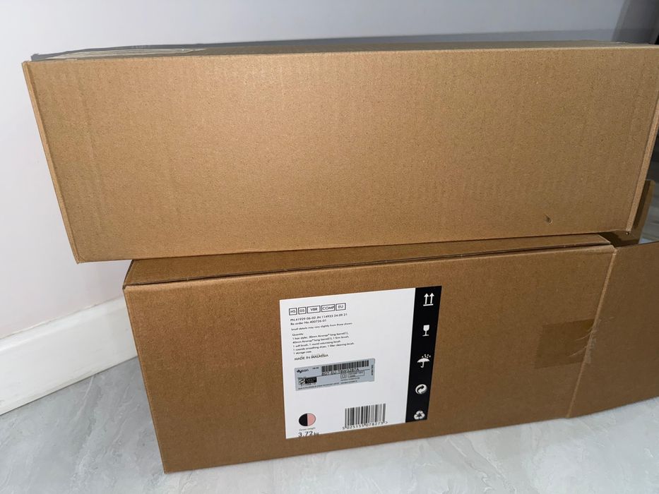 Dyson Airstrait и Dyson стайлер фен