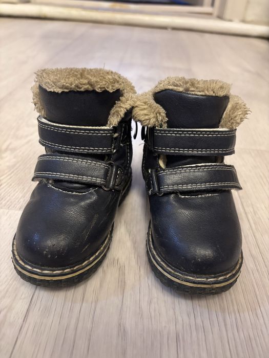 Продам детский зимний обувь