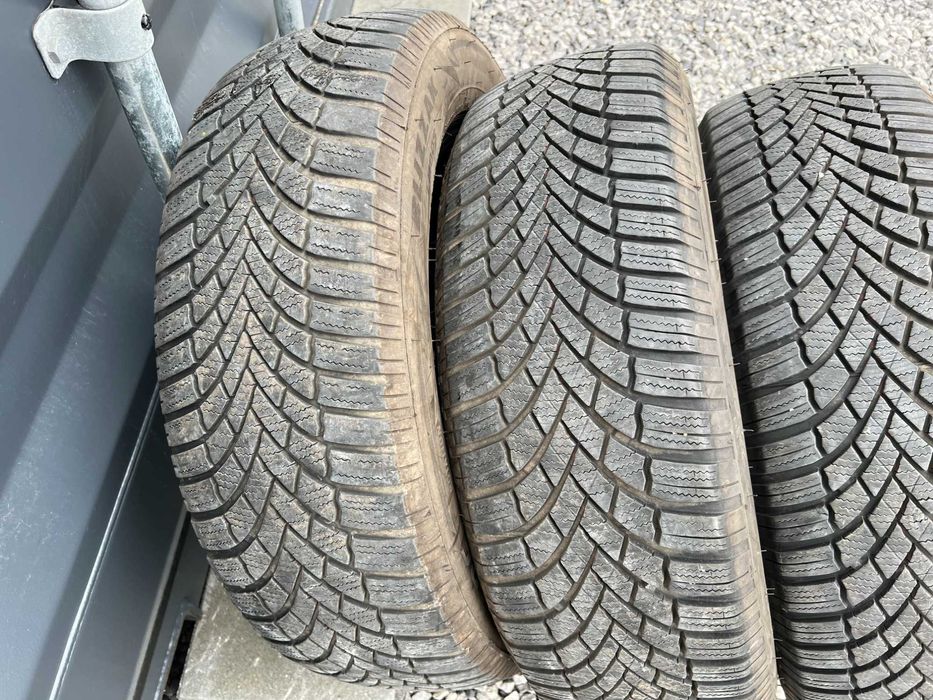 Продавам 4бр. зимни гуми Bridgestone BLIZZAK LM005 215/65/17 DOT2624!