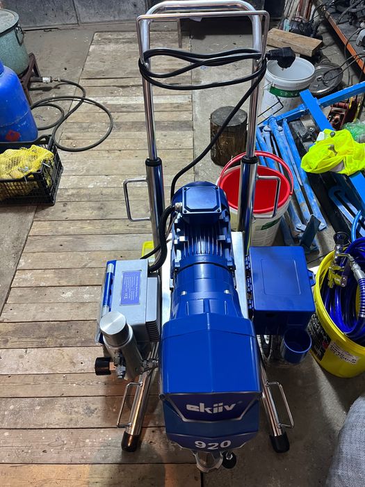 Машина за безвъздушно шпакловане и боядисване 10литра в минута