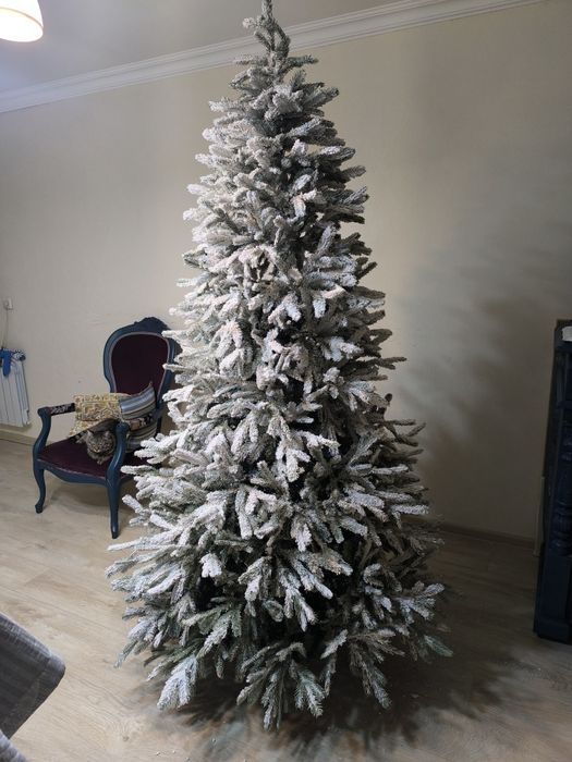 Продается Новогодняя Ёлка.