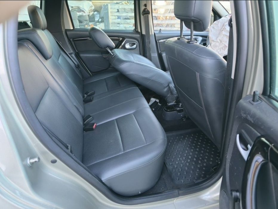 Dezmembrez Dacia duster 1.5 DCi 2012