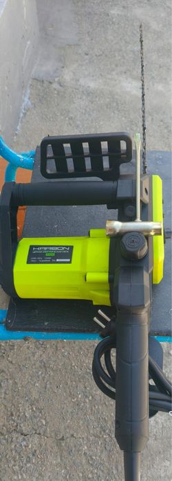 Электро-пила почти новая