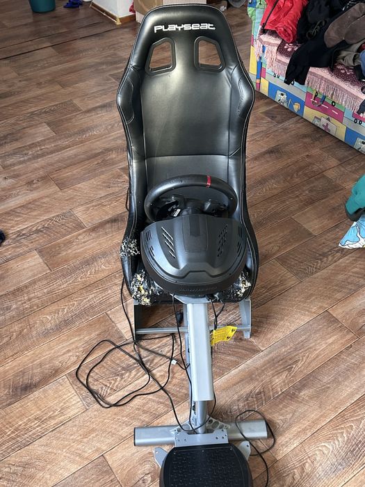 Продам игровое кресло руль playseat