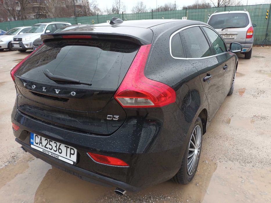 лек автомобил VOLVO V40 D3 автоматик