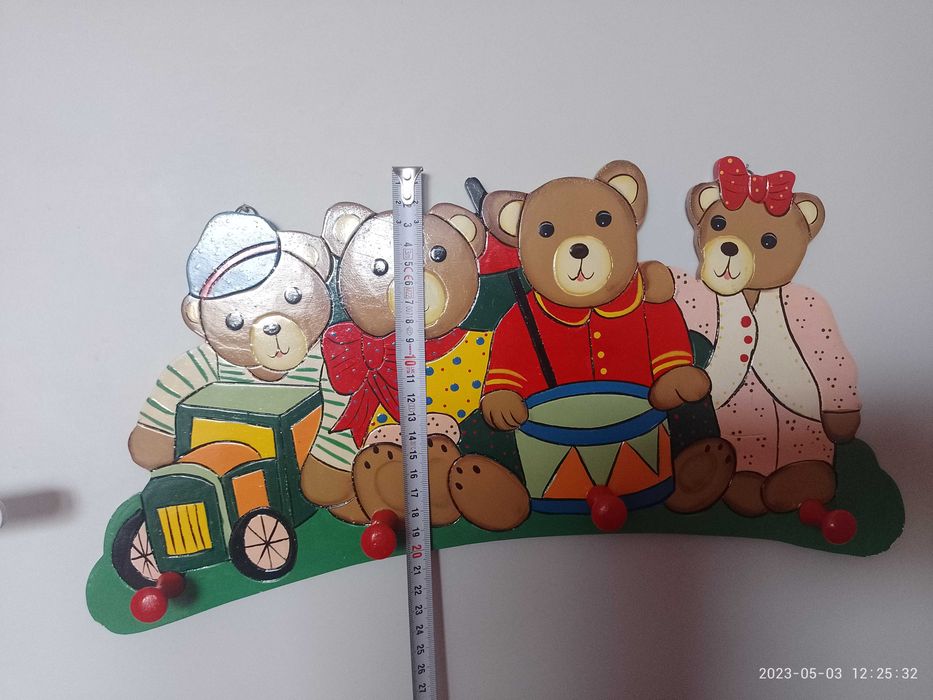 детска закачалка за стена