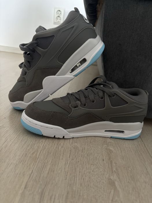 Air Jordan 4 RM
