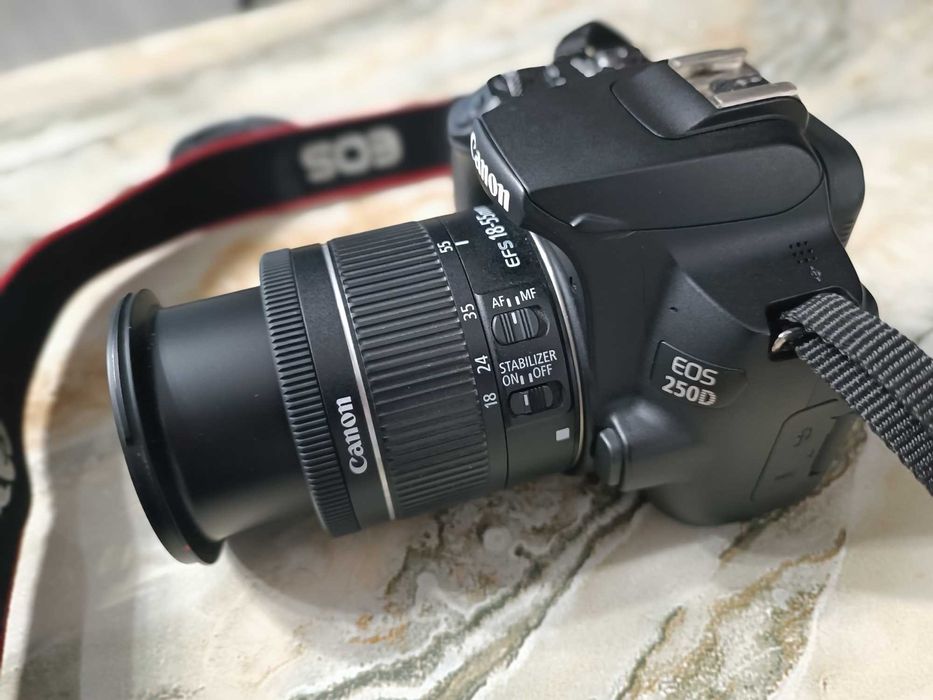 Canon EOS 250D Kit cu Obiectiv EF-S 18-55mm DC Negru - IMPECABIL