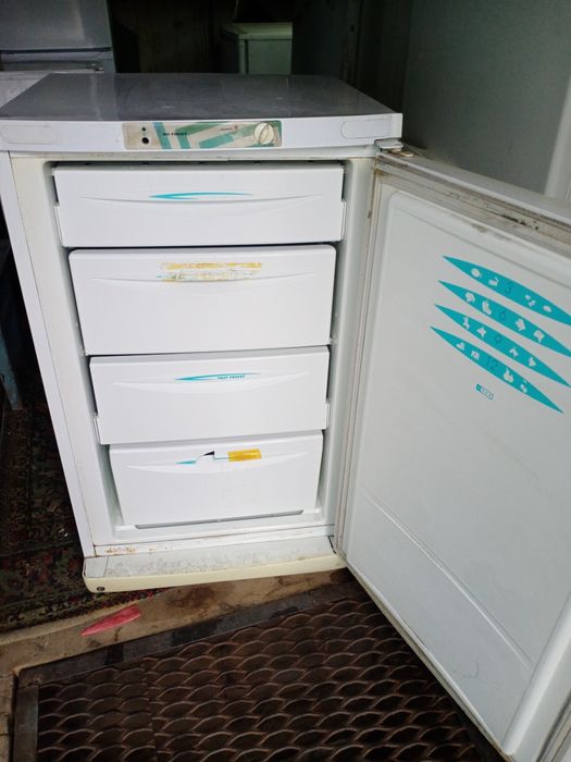 Продам рабочий морозильник