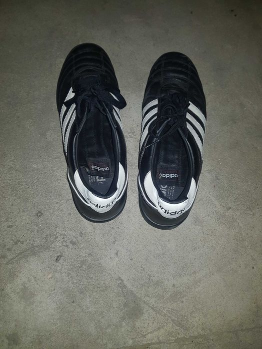 Ghete de Fotbal  Adidas  :MĂRIMEA 48