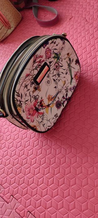 Чанти различни цветове