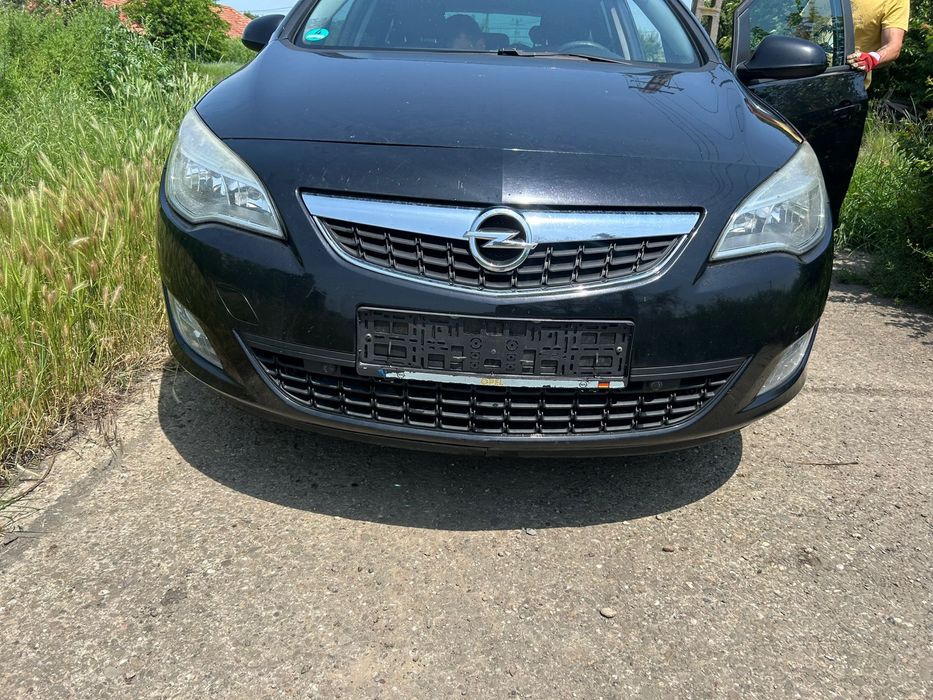Aripă dreapta față Opel Astra J