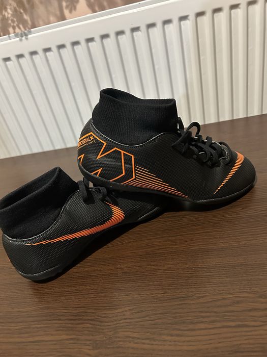 Vand ghete de fotbal Mercurial