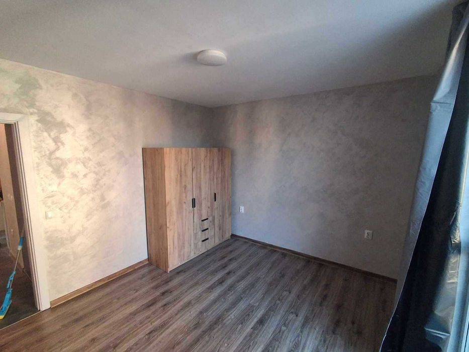 КЛЮЧ! Тристаен имот в кв.Връбница