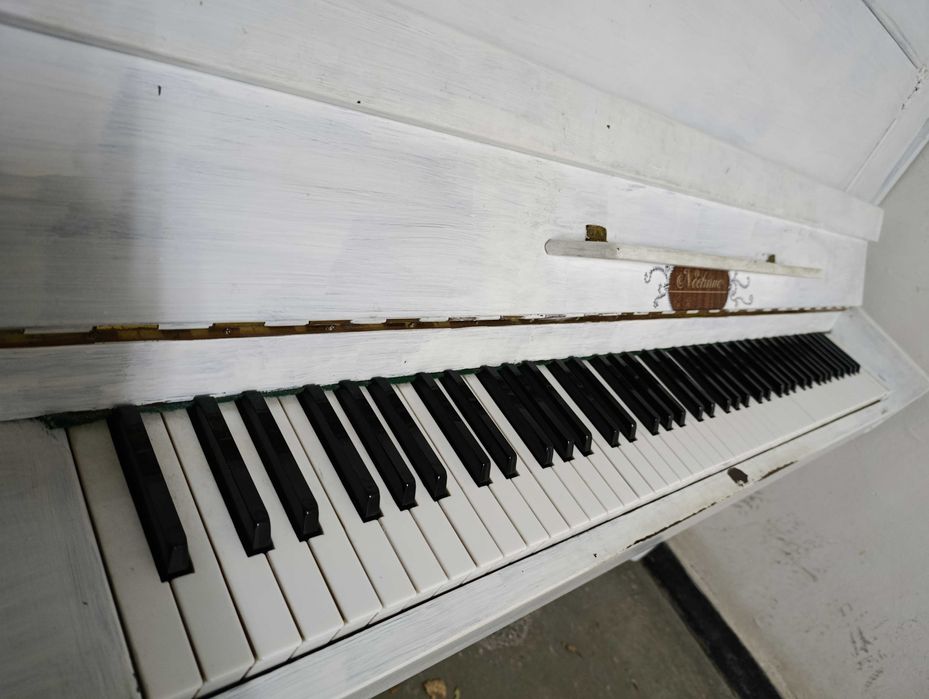 Акустично пиано руско (ЗАПАЗЕНО)