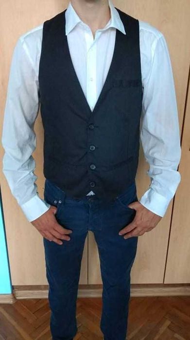 Официален костюм