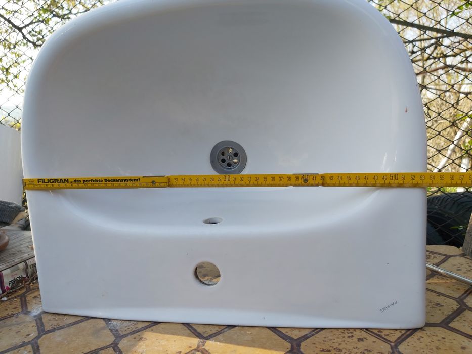 Продавам мивка за баня