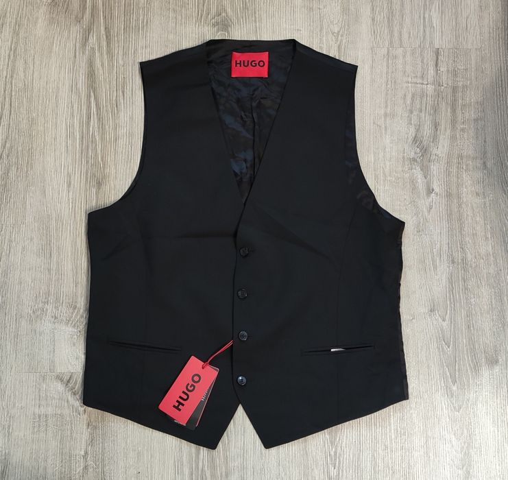Нов HUGO size 42(uk52) мъжки елегантен елек официален