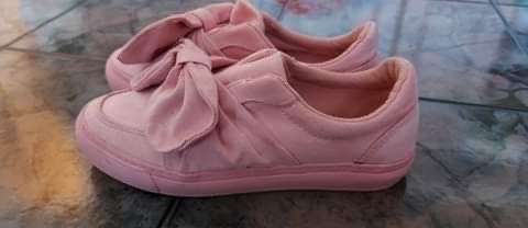 2 броя дамски маратонки Release за 14 лева