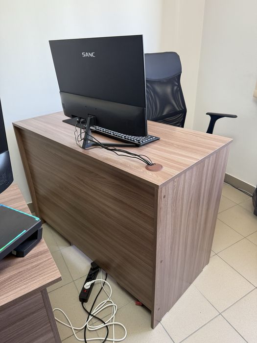 Стол офисный со шкафчиками 2шт