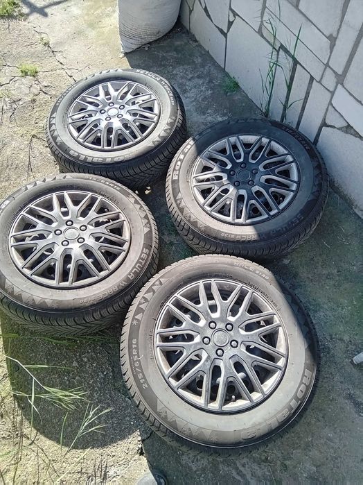 Продавам 4 броя зимни гуми с метални джанти.