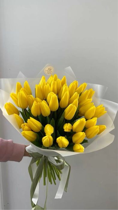 Букет . Тюльпан . Гул . Роза . Цветы . Подарка . 8 март .