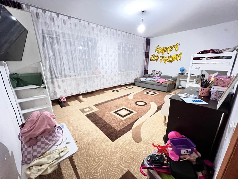 Продам палас в гостинную бу 4*6 светлый самовывоз