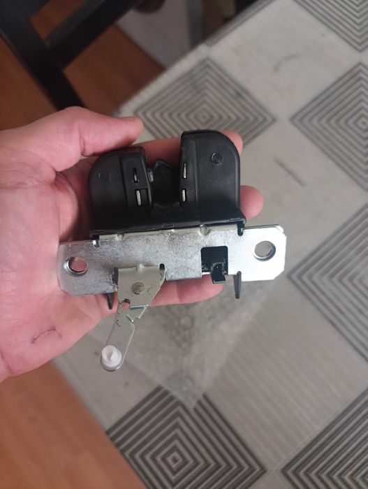 Заключващ механизъм за багажник за голф 4