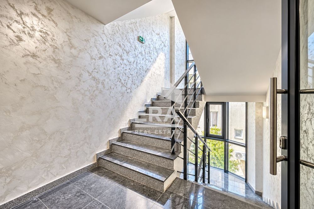 Продава се Тристаен апартамент в София, Оборище - 144 кв.м за 2771 €/кв.м - Снимка #1
