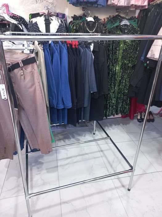 Продаются стойки для бутика