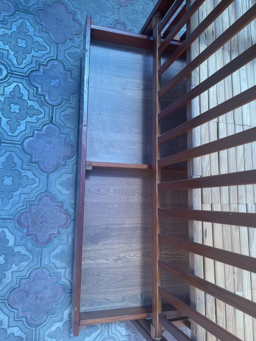 Манежка кровать на маятнике