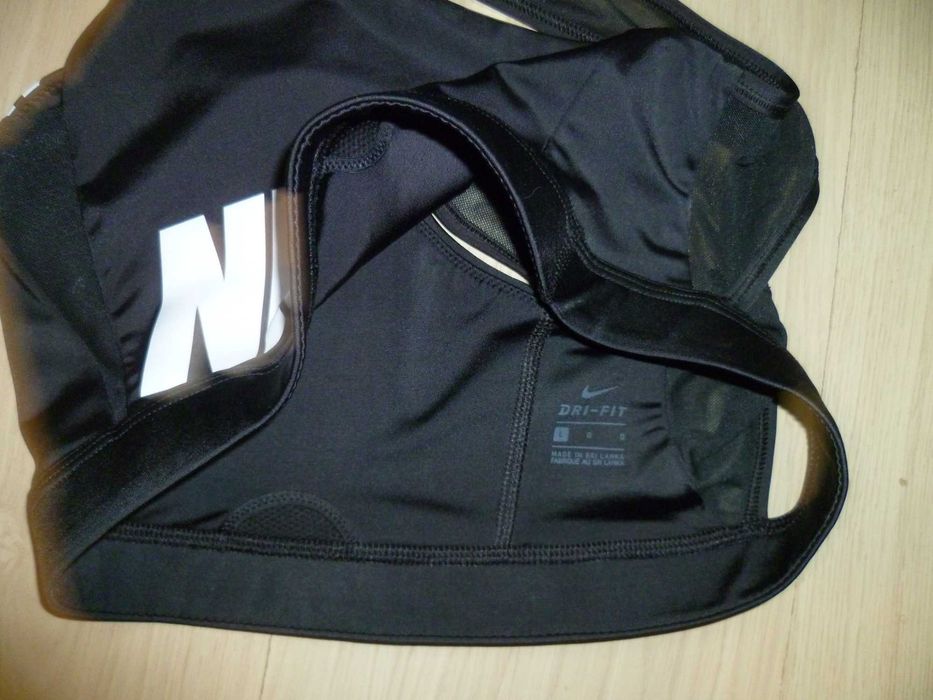 NIKE спортно бюстие