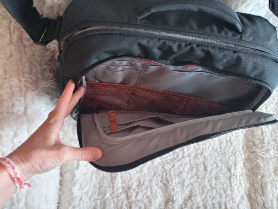 Чанта за лаптоп и електронни устройства