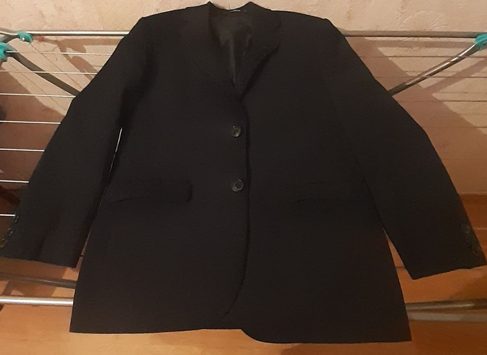 Продам школьный костюм.