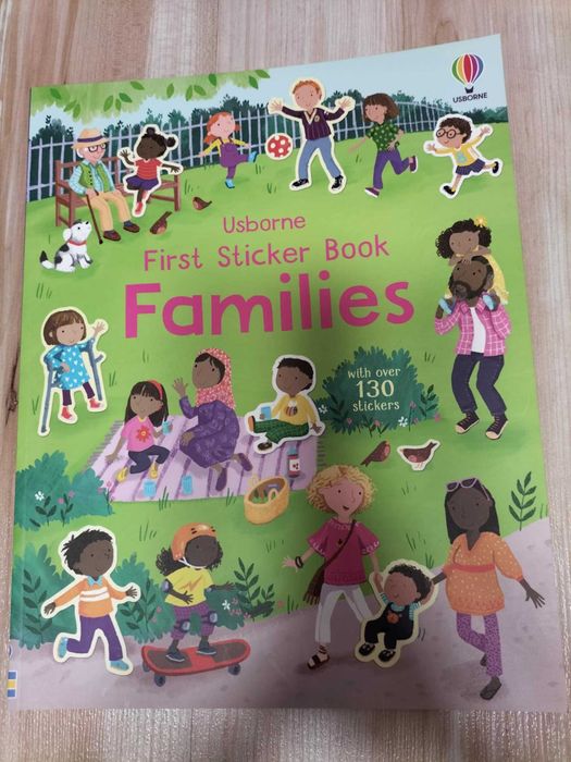 Carte cu stickere pt copii  Families Usborne