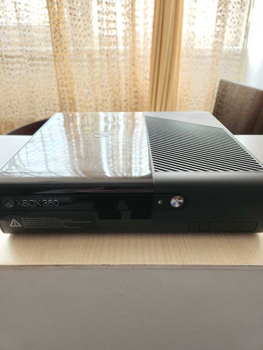 Xbox 360 - 200GB Stocare - Controller inclus
