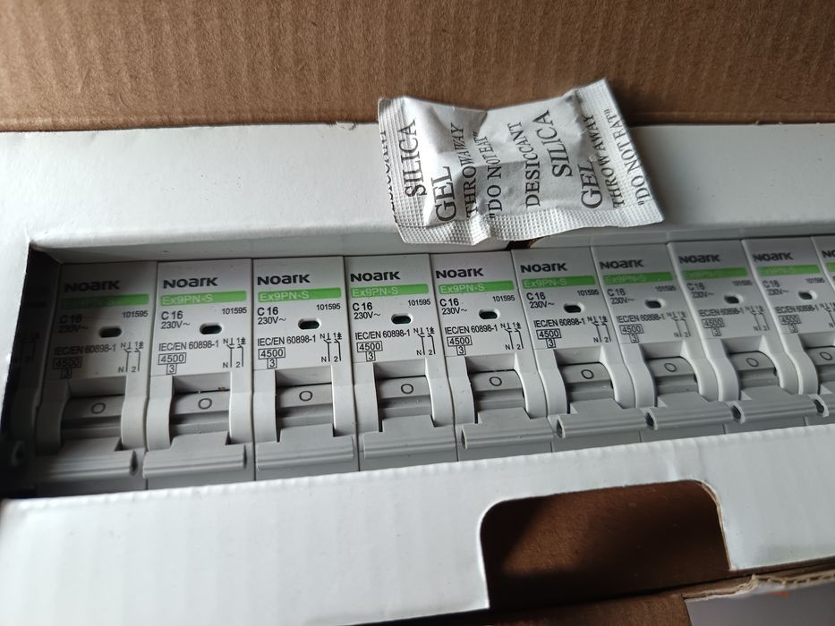 Oferta!!!  12 siguranțe și 6 spoturi la preț redus