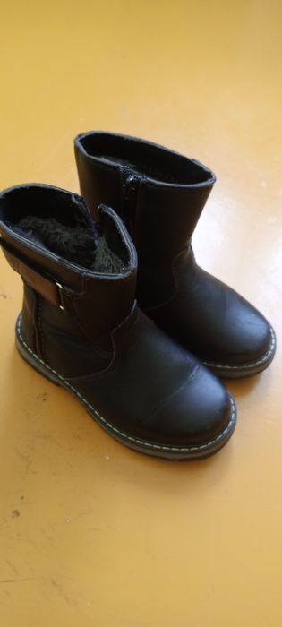 Продам детскую обувь