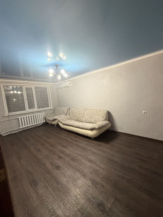 Продам 2 комнатную квартиру .