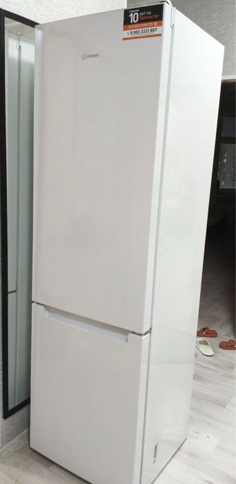 Продам Холодильник indesit
