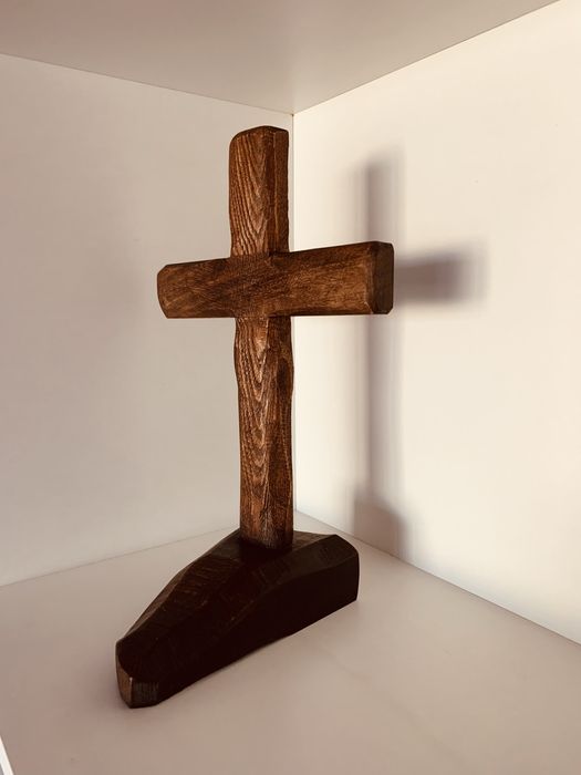 Стилизиран ръчно изработен кръст