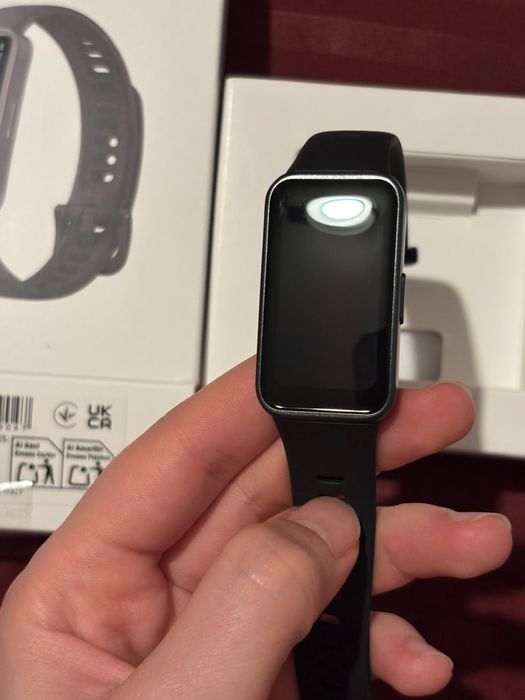 Brățară fitness Huawei Band 10 – neagră, nefolosită în cutie