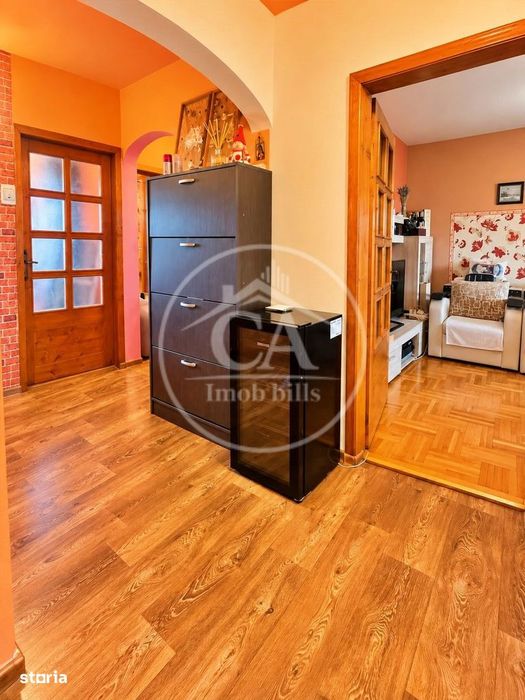 Apartament de vanzare cu 3 camere in zona Nufarul, Oradea