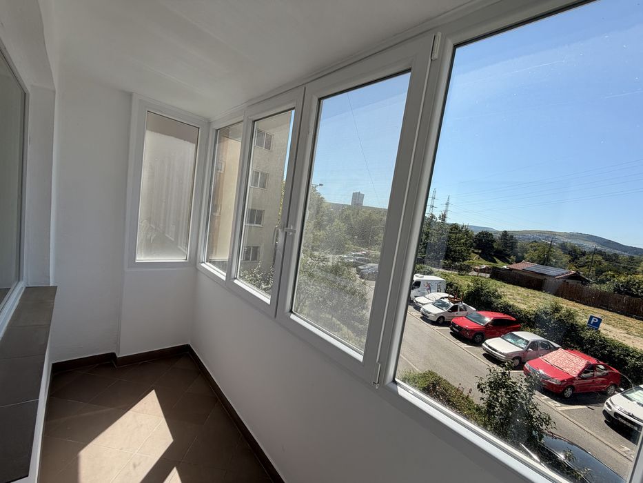 De închiriat – Apartament 2 camere, complet mobilat și utilat