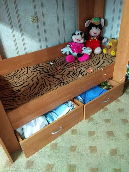 Детская кровать двух'ярусная.