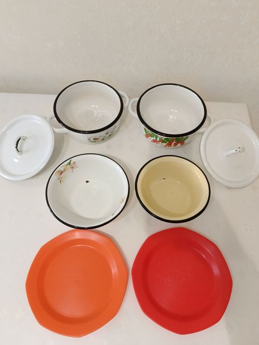 Продам  миску и кастрюли эмалированные б.у.