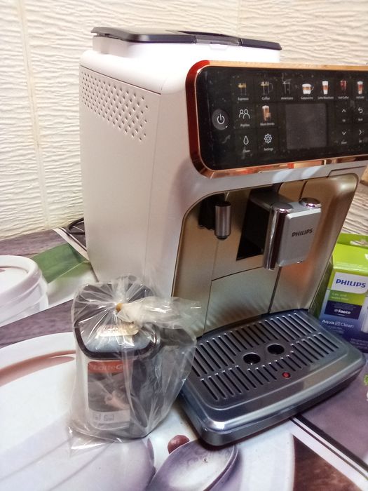Espressor automat Philips seria 5500, ice cafe nou