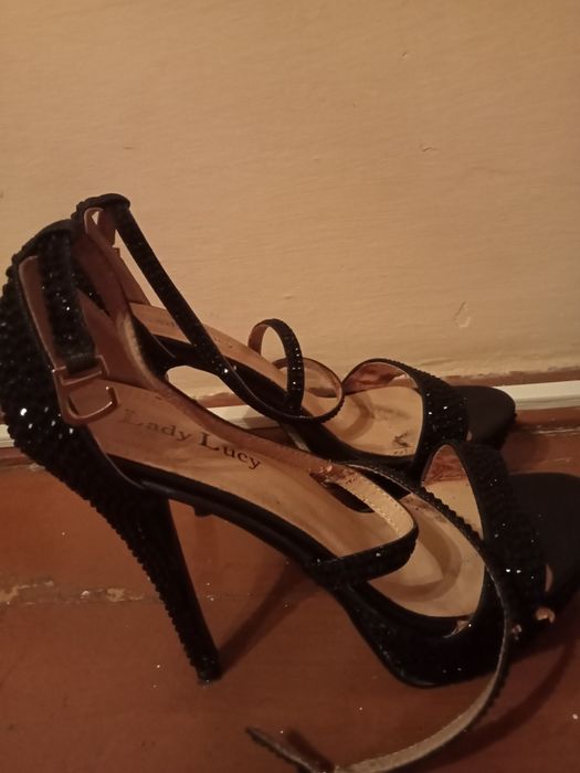 Продам несколько пар туфель