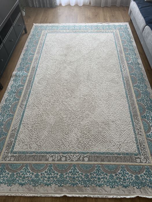 Продается ковер в хорошем состоянии