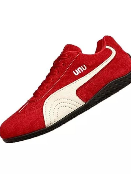 Ayollar uchun sport krossovkalari